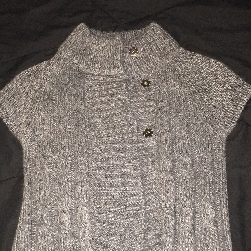 women’s small gray + white short sleeved sweater